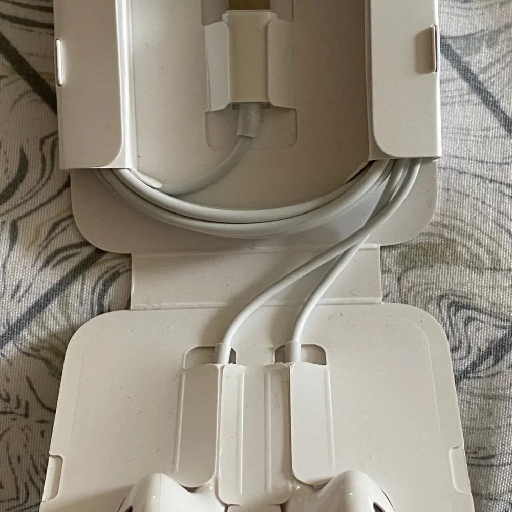 🎉HOST PICK🎉 Apple iPhone 6 128GB Gold Like New with Earpods Phone Unlocked